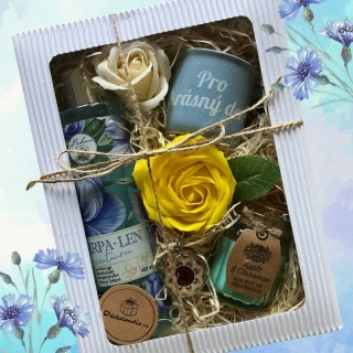 3678 Dárkový balíček Pro krásný den – sprchový gel, svíčka, hrneček...