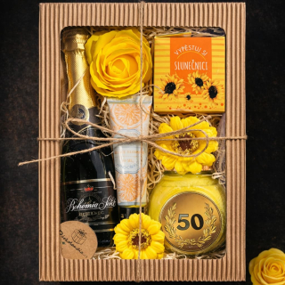 3083 Dárkový balíček k 50. narozeninám pro ženu – sekt, svíčka a květiny